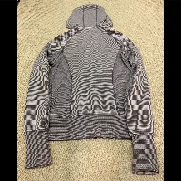 Lululemon Scuba Hoodie with Thumb Holes Women’s Size 2 - Picture 6 of 8